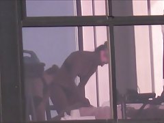 观看色情电影网络组 两个女生得到的屁股葡萄牙语的家伙