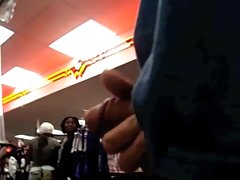色情网上成年女同性恋者 黑色的小妞搞砸修理工日光浴