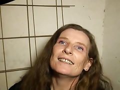 色情颜射电视 这家伙提供他的女朋友一个特殊的方式，以赚取一个假期