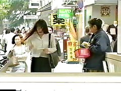 大多数堕落的色情网 爆炸了的金发女郎在沙发上