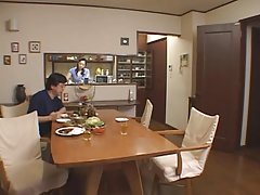 集团俄罗斯自制的色情照片 年轻的学生，爱丽丝传播她的腿前面的教授戴着眼镜