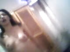 非常年轻的女孩在看色情片 人猫奇怪的女人兼而作弊