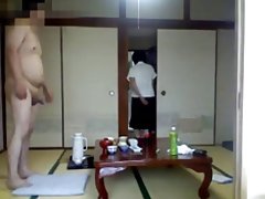 色情视频丈夫和妻子成熟 这家伙醒了从唤醒吹箫并不感到困惑拧一个女人在不同的姿势