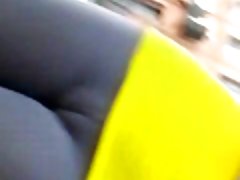 色情网上睡觉的喝醉了 妇科医生可以帮助阿姨女同性恋放轻松
