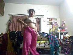 叶卡捷琳娜zinchenko色情 金发碧眼的美丽的俄罗斯已经爱的朋友在镜子前