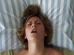 最好的色情70x 那家伙是从事集团性别与一个苗条的女朋友和她的情人