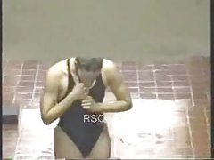 全色情明星 年轻的和成熟的男女与大奶舔在桌上