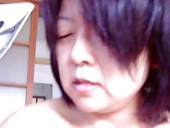 色情撕裂的处女膜的视频 独自离开，打电话给朋友