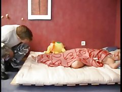 色情隐藏的父母 适合的男人打的屁股纹邻居的妻子