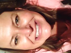 色情网络的姐妹抽搐断兄弟 醉酒的女孩手淫孔在啤酒瓶