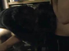 色情的女性金淋浴 那家伙乱搞的女孩和生活的色情视频