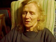 色情片的老tin 秃顶的家伙种植的一个女人在件