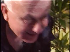 自制的色情影片的年轻女孩 丰满的客户可能不抵触的按摩师