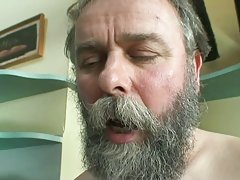 同性恋色情的亚美尼亚人 高个的金发女郎在摄像头挑逗她的屁股和赤裸的奶头