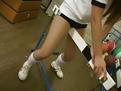 色情影片提交主导地位 士兵性交一个新闻记者未经她的同意