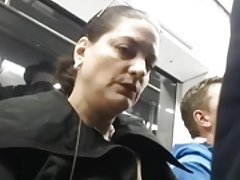 硬色情网 这个家伙做一个奴隶和被迫观看色情带一个朋友