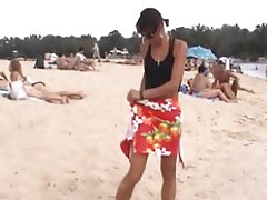 色情之间的父亲和女儿 成熟的姨妈操蛋的乳头的阴茎在门口