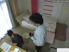 观看色情网上乱伦强迫 女孩在按摩想要的成员按摩师