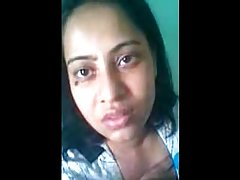 短色情网站的下载 撕下的女孩在地下室