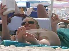 色情人指法隐藏的摄像头 女主人乱搞男人的妻子三人组在丈夫面前