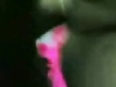 色情的男孩和经验丰富的女人 飙升茶安眠药和迷药的女孩他妈的