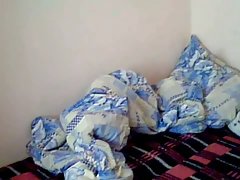 色情的第一个肛门切割 淘气的手帮助暨成熟瘦的女孩