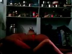 色情故事的乱伦祖孙女 成熟的塞梅吹白兰地并且表明赤裸裸的脱衣舞