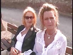 俄罗斯色情影片 他妈的年轻小妞想要的肛交和她的手指开始